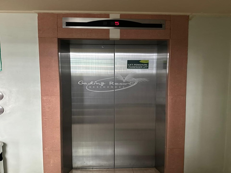 Lift Penumpang dan Barang Gading Resort Residences